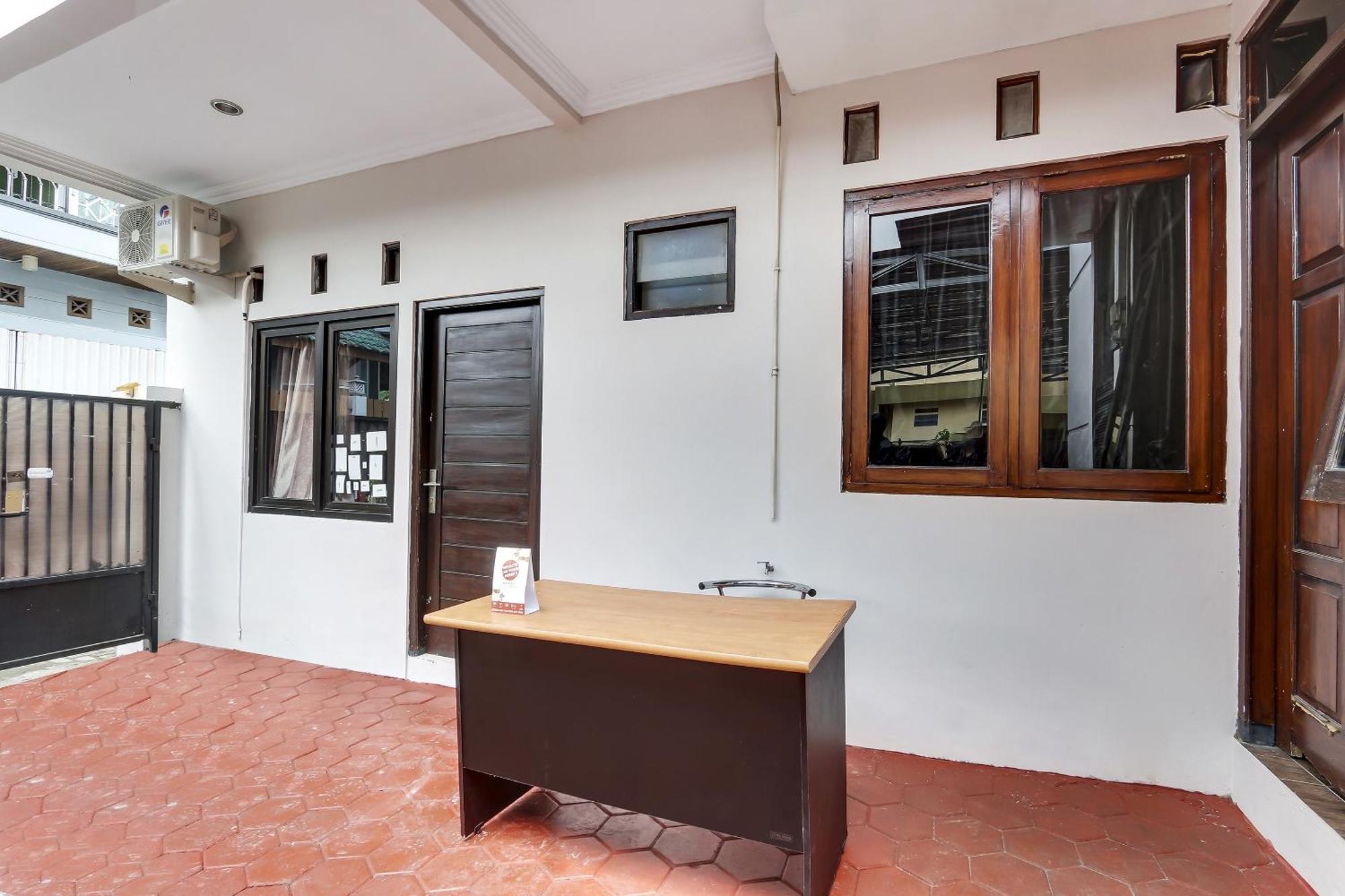Oyo 91082 Nathania Exclusive Sleman  Buitenkant foto