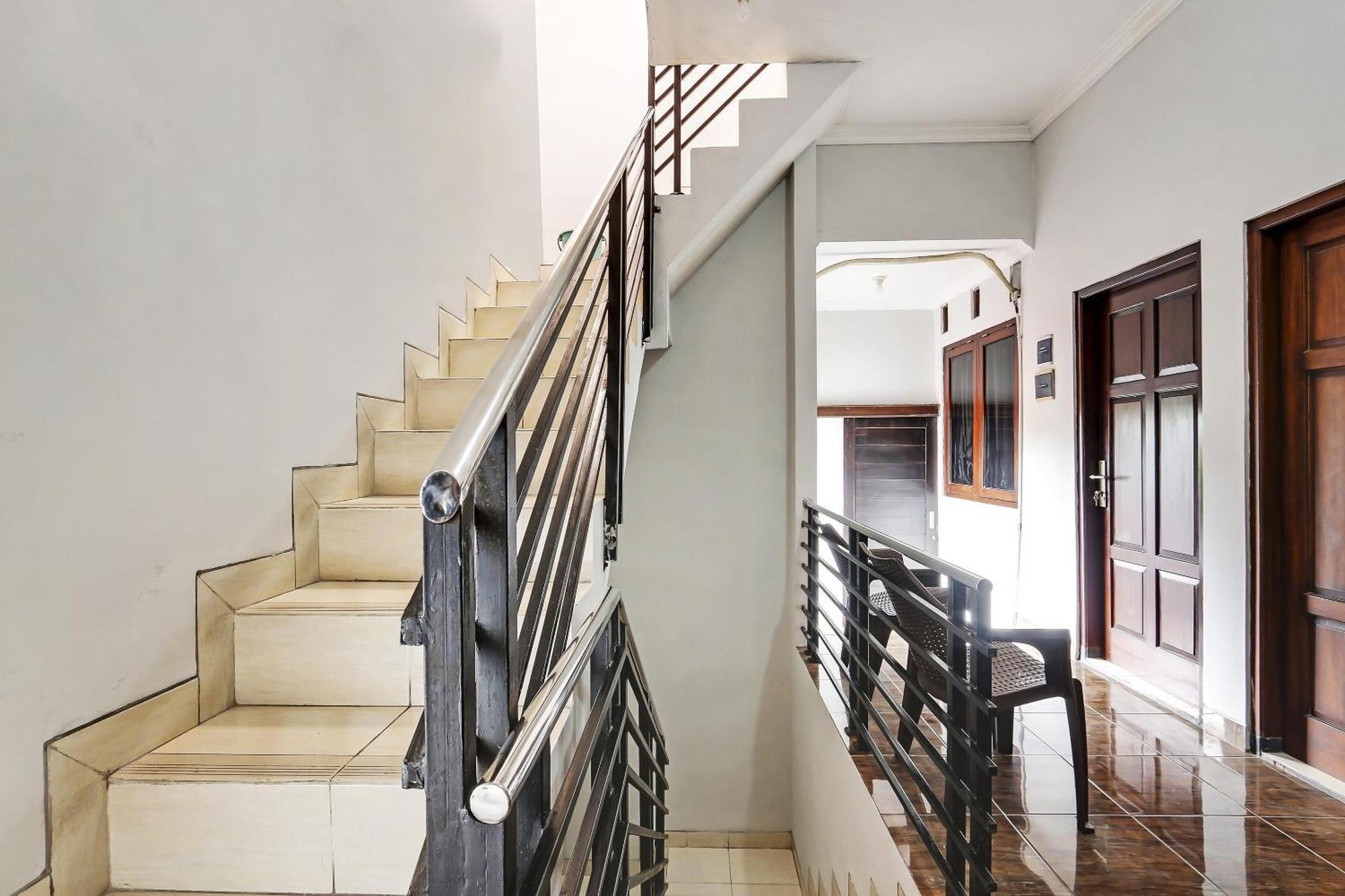 Oyo 91082 Nathania Exclusive Sleman  Buitenkant foto